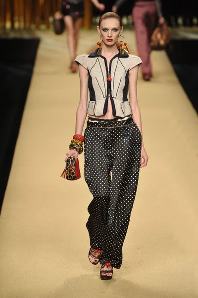 Look 12